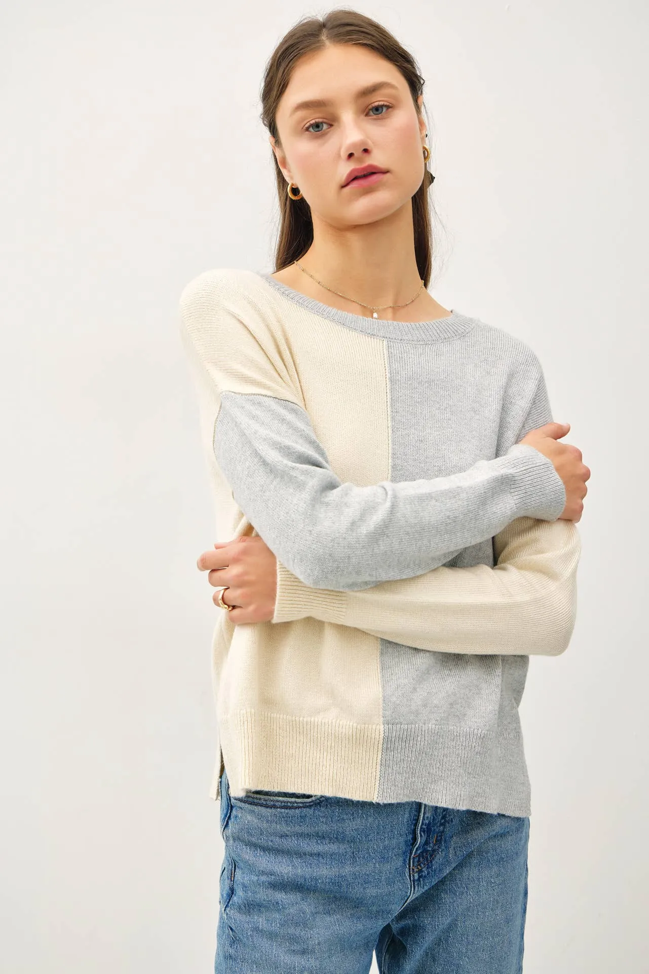 COLOR BLOCKED BASIC ROUND NECK SWEATER